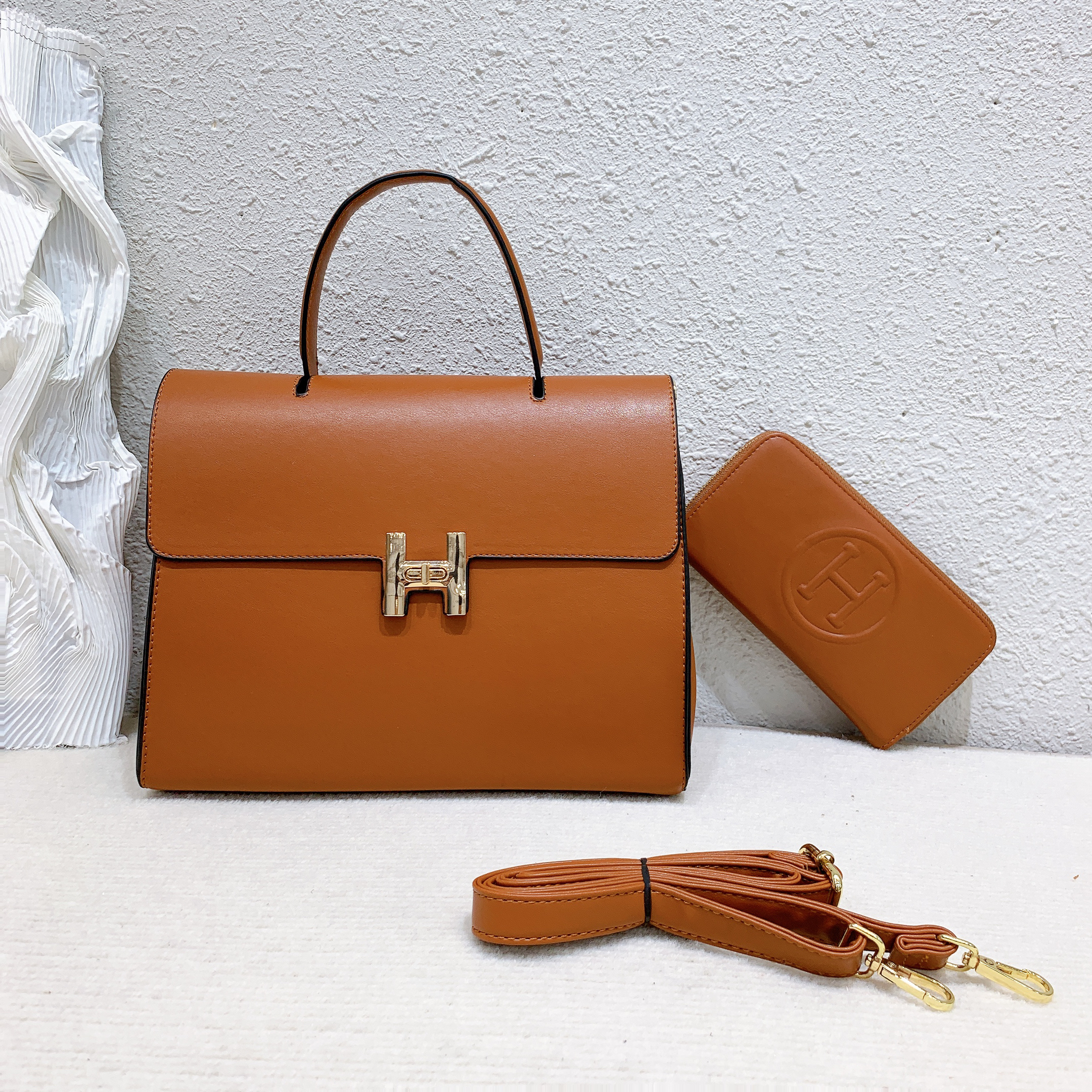 Hermes Code 404-6664-R   46.99$ gallery