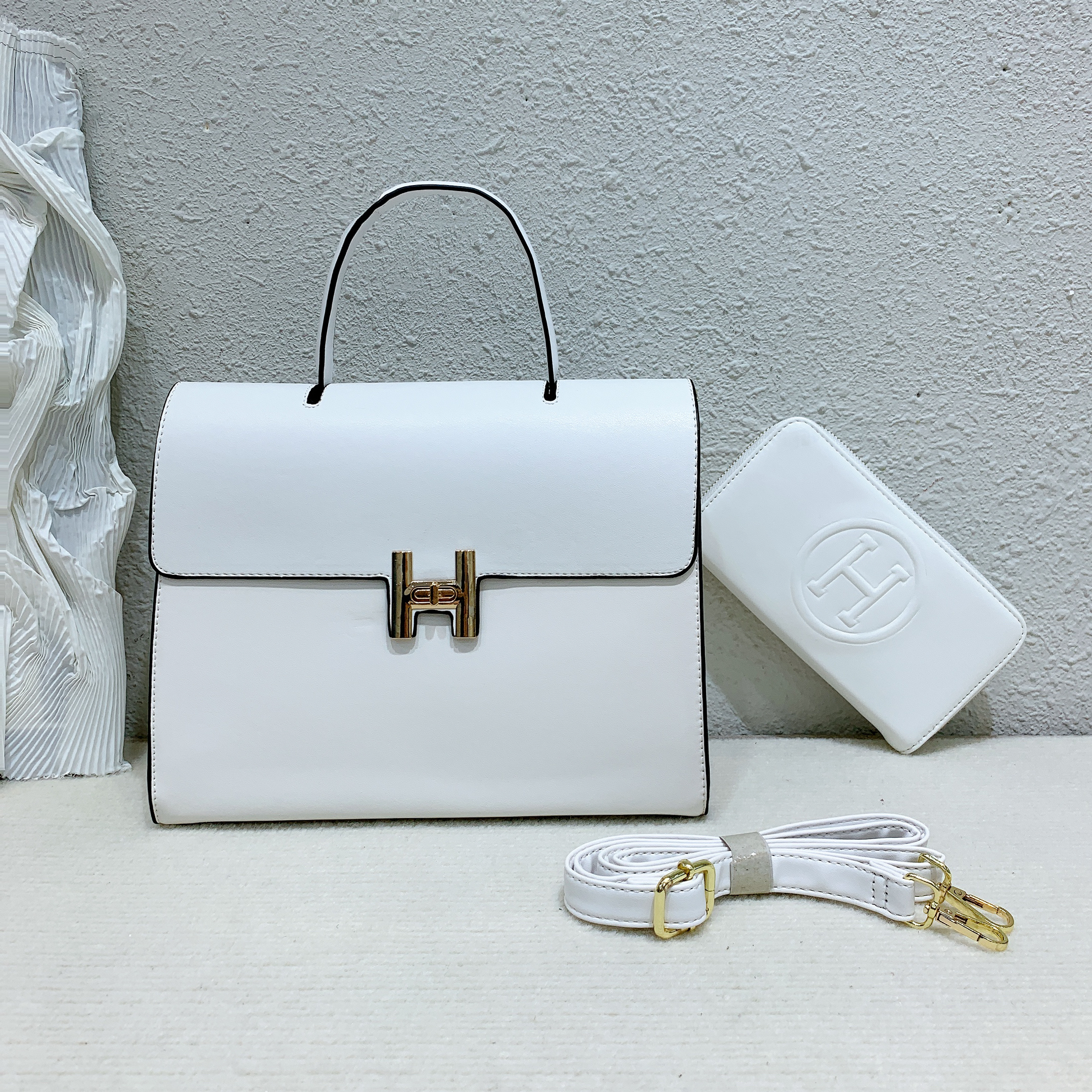 Hermes Code 404-6664-R   46.99$ gallery