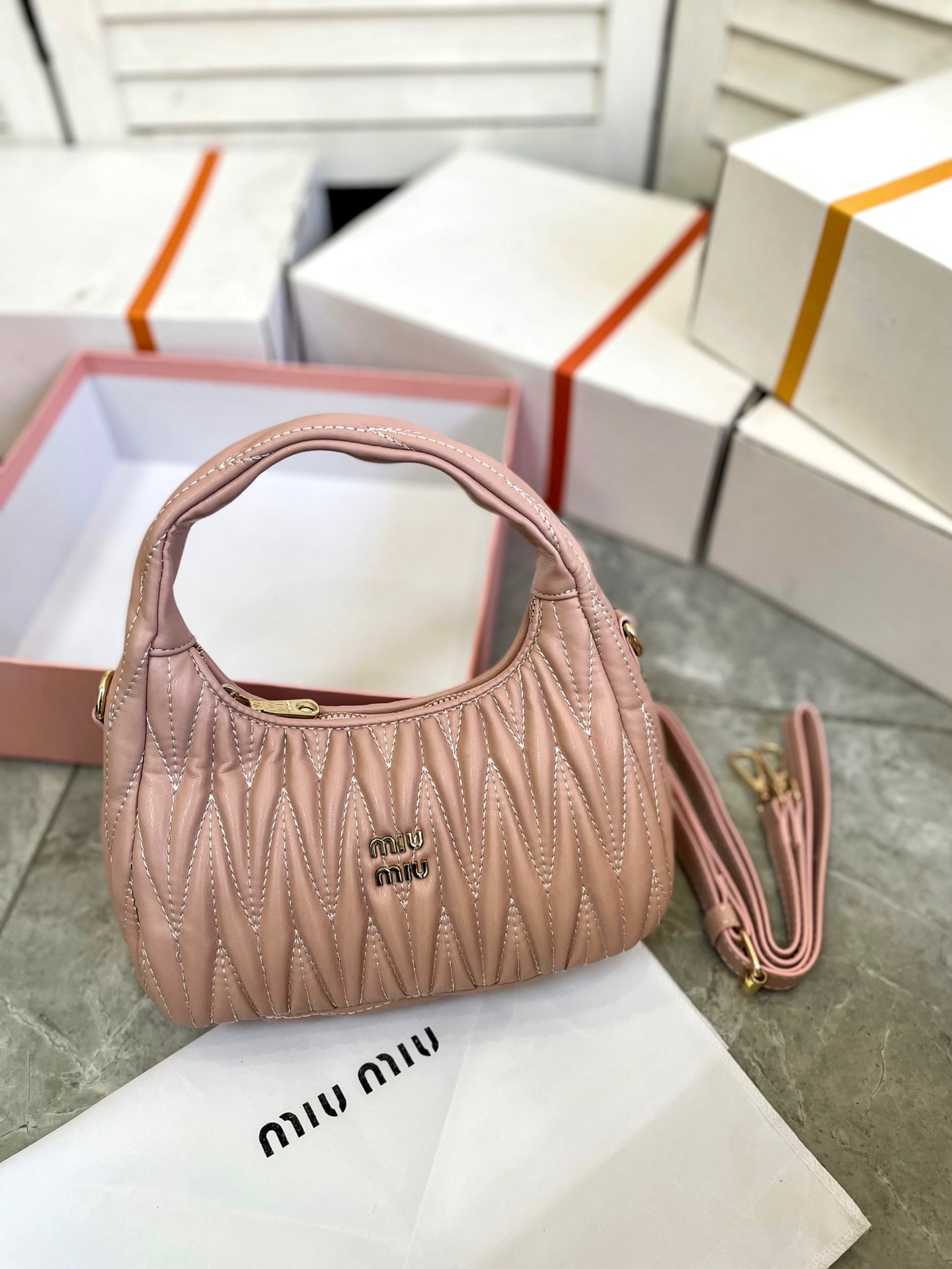 Jam3676 MIUMIU 49.99$  370 GBB gallery