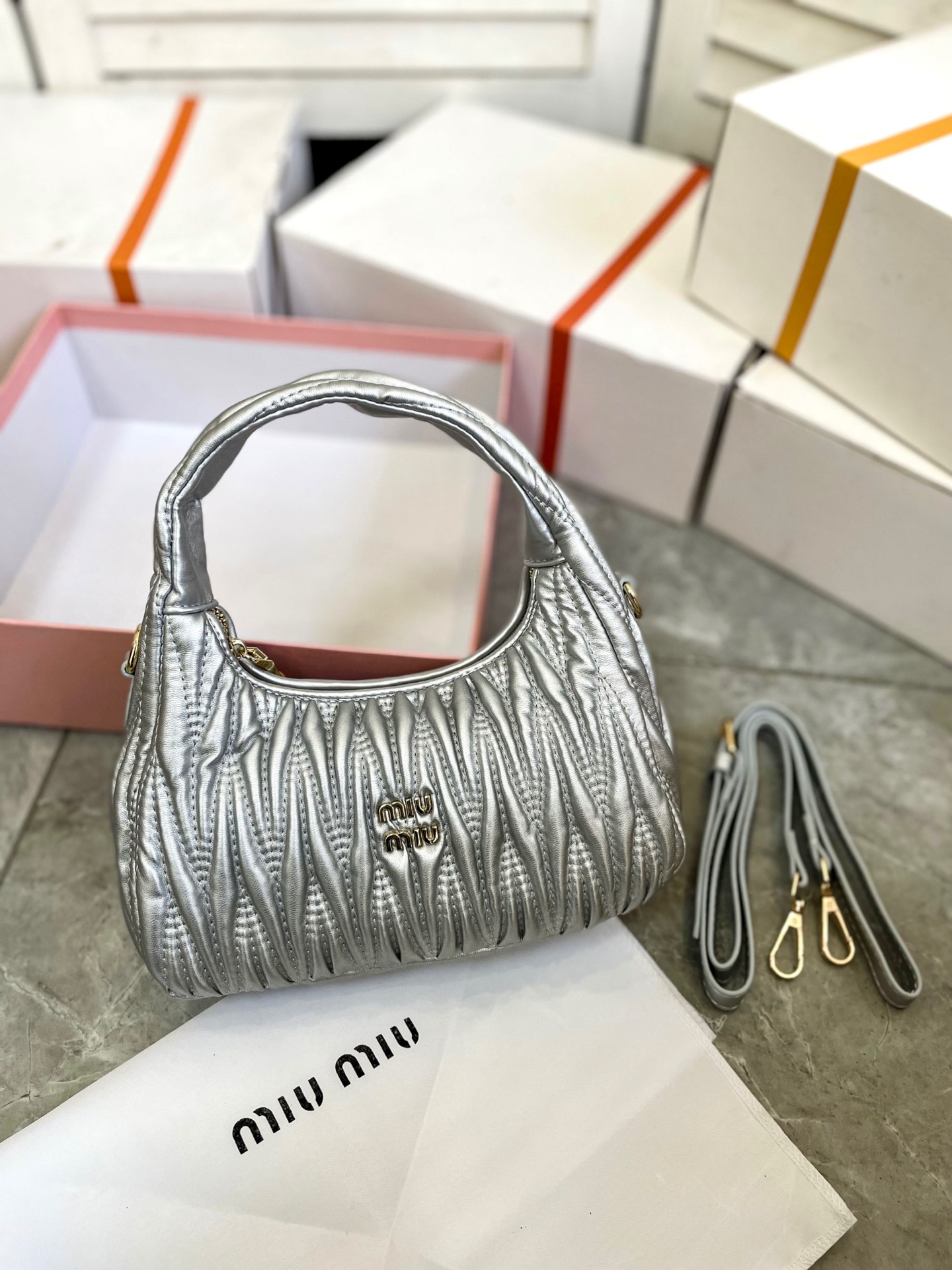 Jam3676 MIUMIU 49.99$  370 GBB gallery