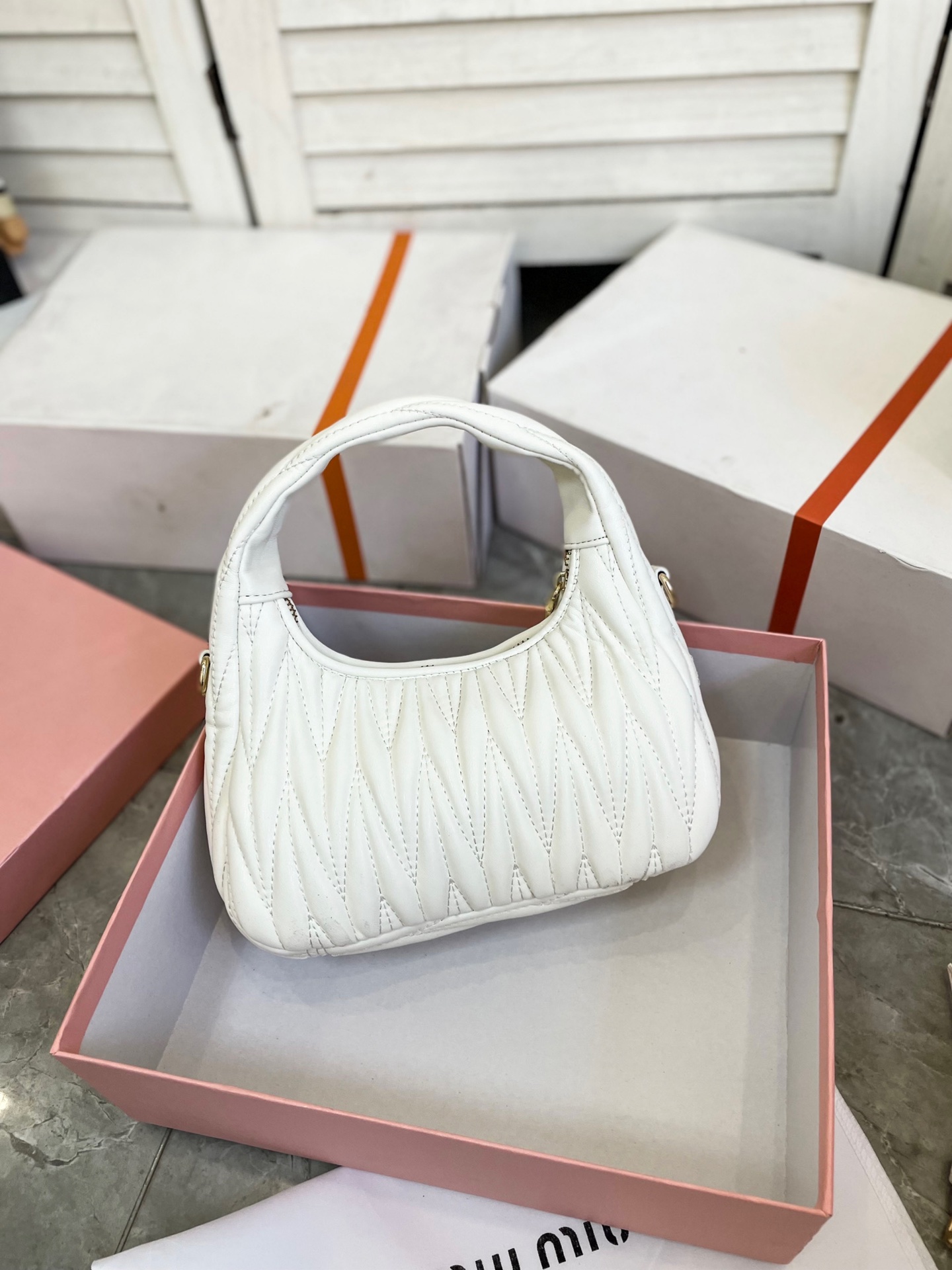 Jam3676 MIUMIU 49.99$  370 GBB gallery