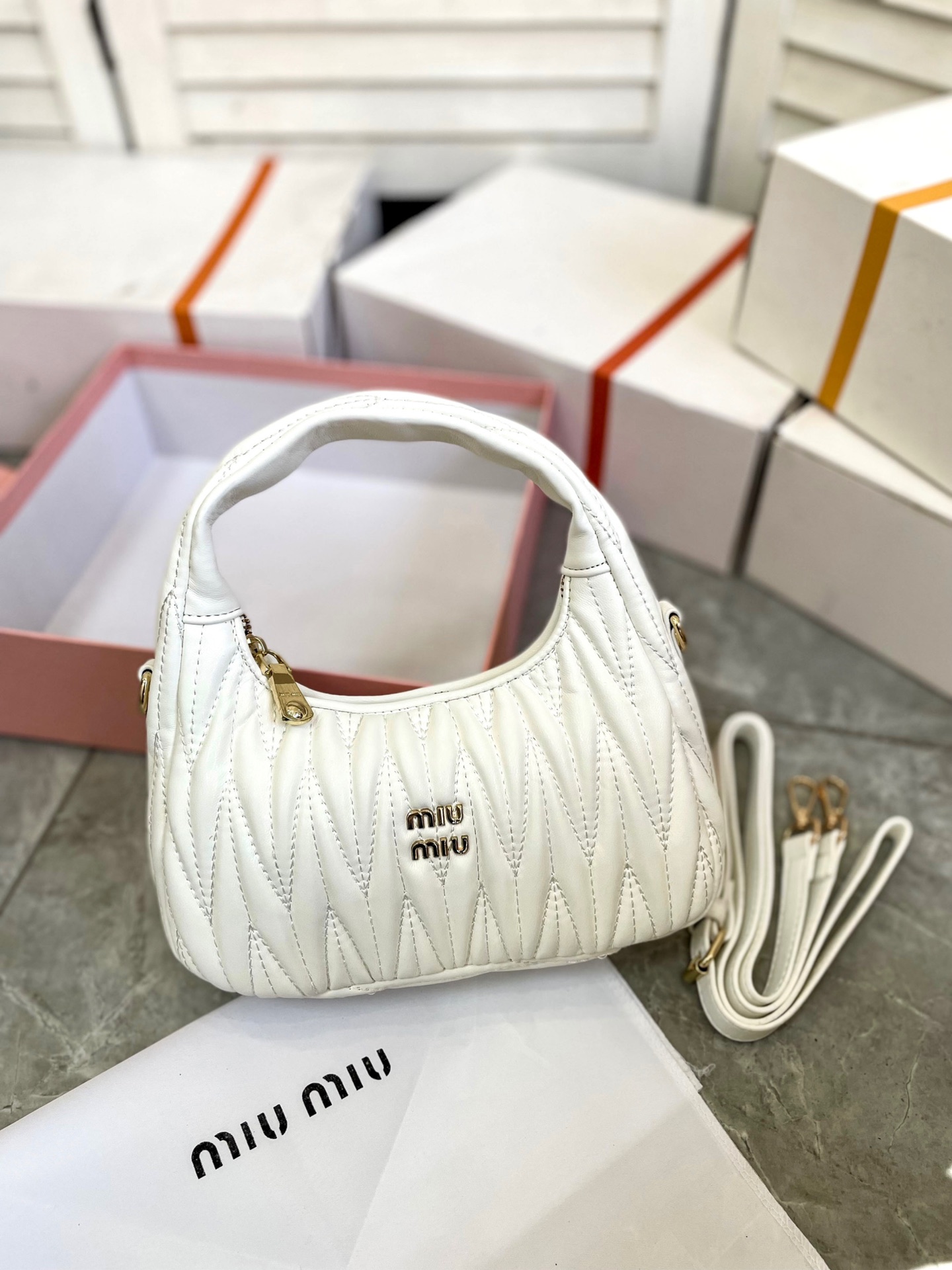 Jam3676 MIUMIU 49.99$  370 GBB gallery