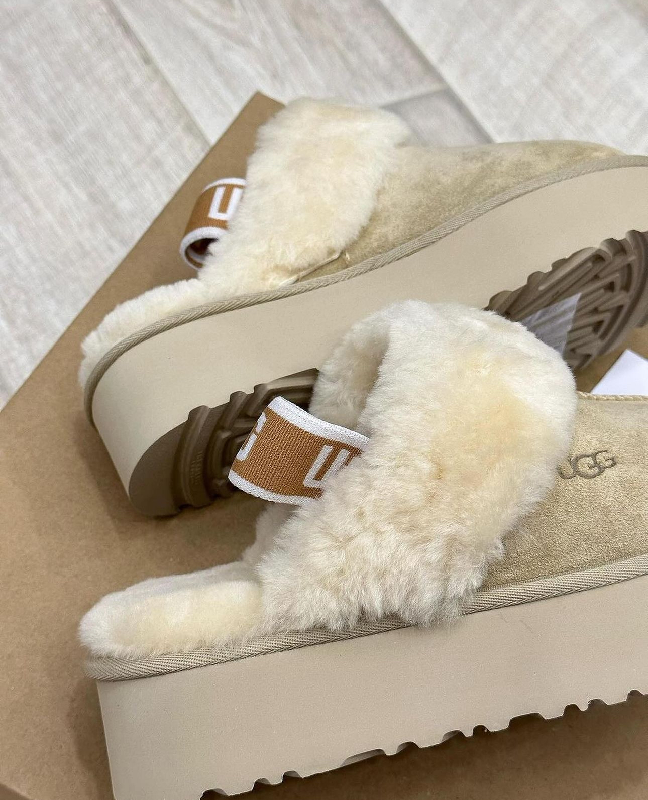 Jam4069 UGG 350  49.99$ UGG gallery