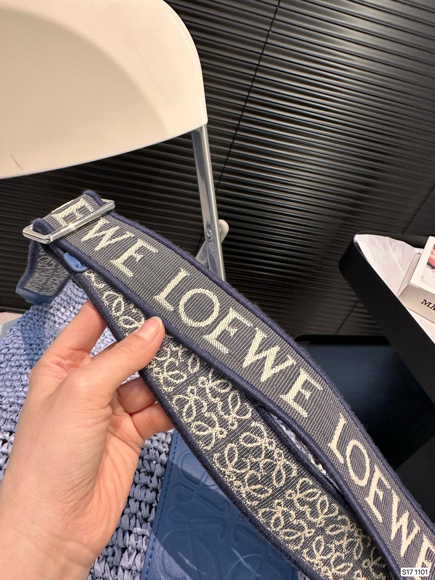 LOEWE  50.15$   code 306-7104-R gallery