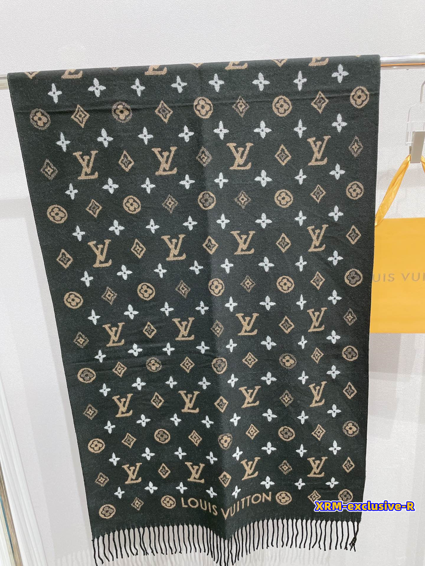 LV 20.99$ CODE 391-6193-R gallery