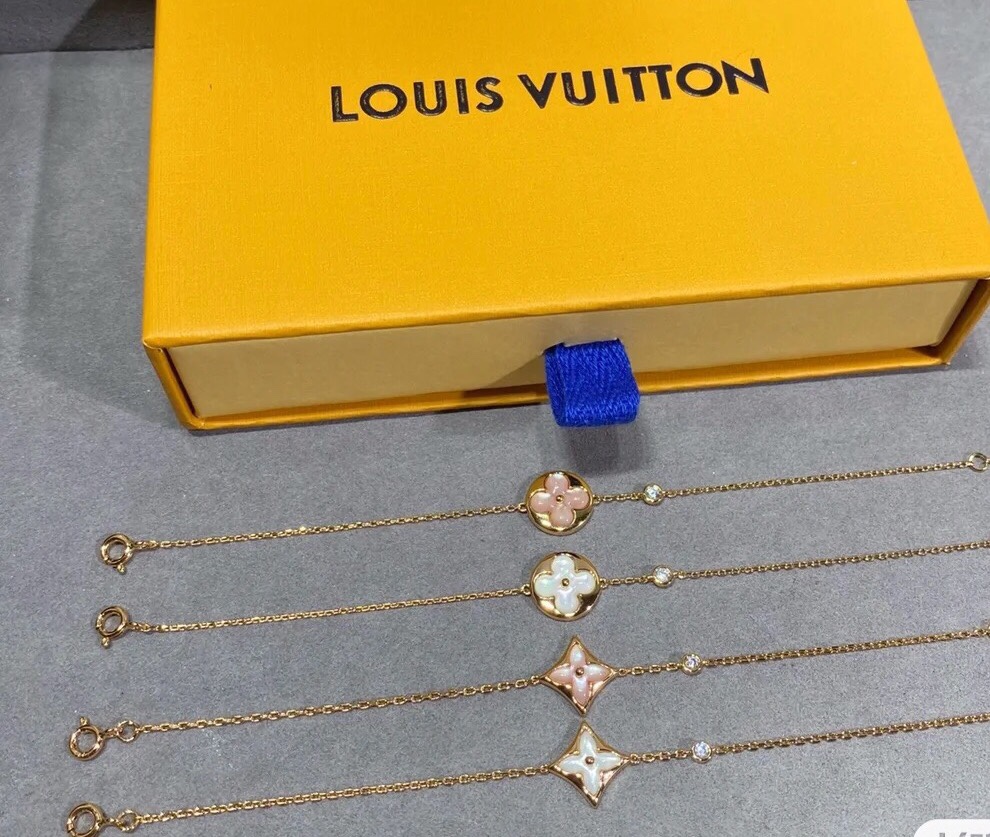 LV 22.88$ code 447-9734-T gallery