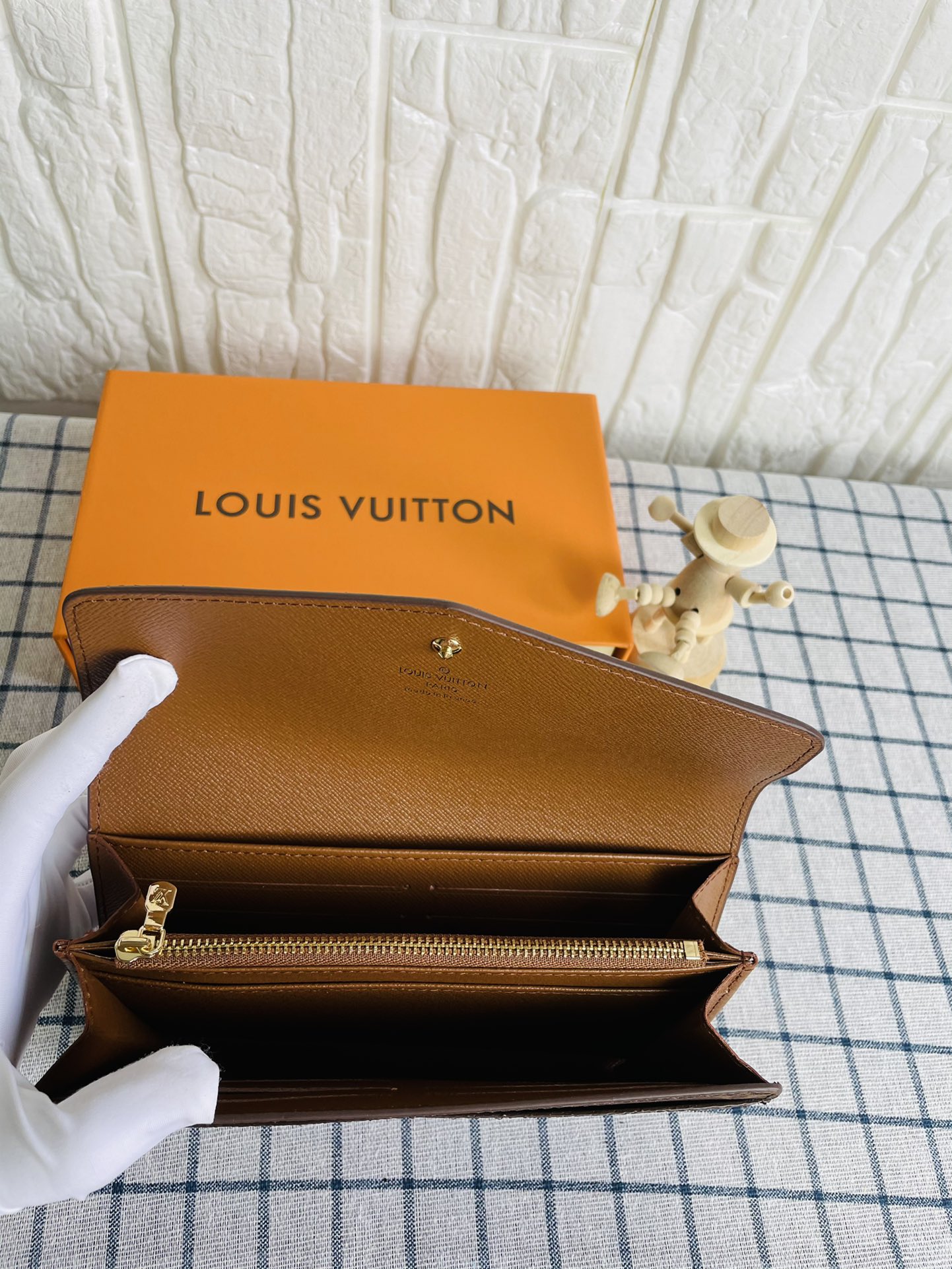 LV 29.99$ 编号285-5439-R gallery