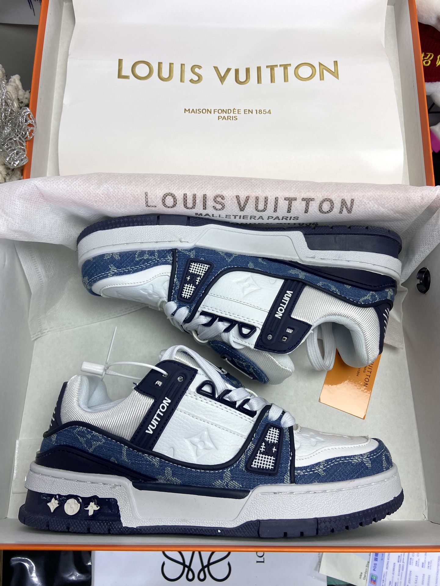 LV 41.11$   code 421-6984-R gallery