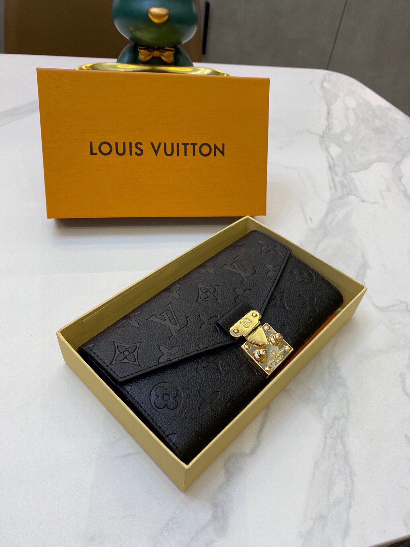 LV 43.98$ CODE 306-6164-R gallery