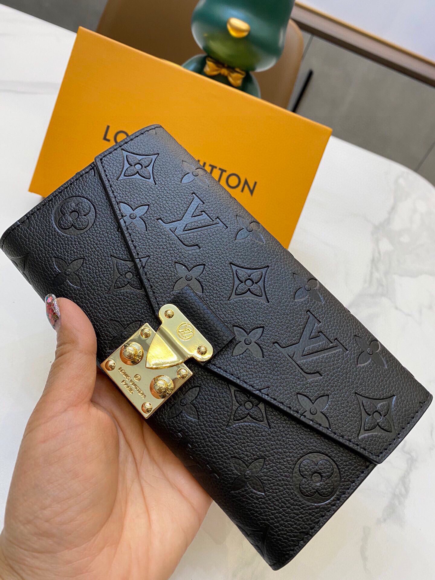 LV 43.98$ CODE 306-6164-R gallery