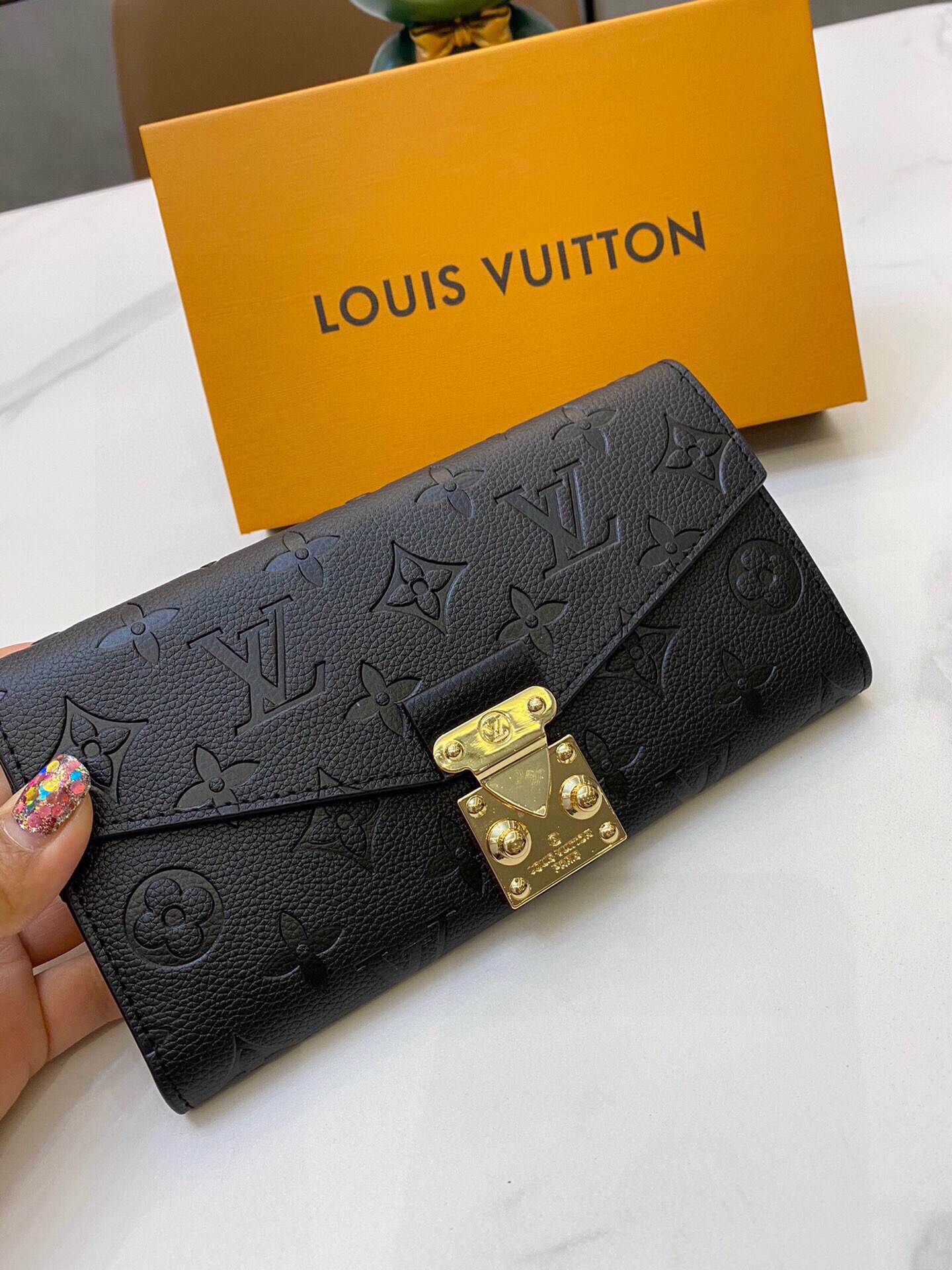 LV 43.98$  CODE 306-6164-R gallery