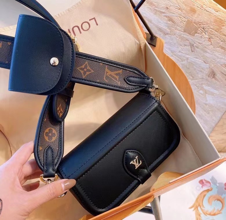 LV 48.52$     code 472-7065-R gallery