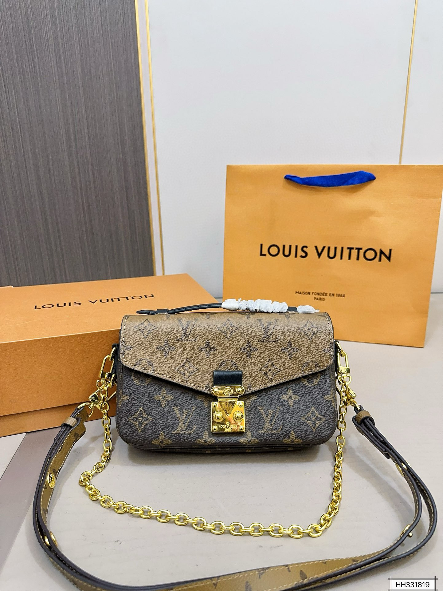 LV 49.34$   10193-T gallery