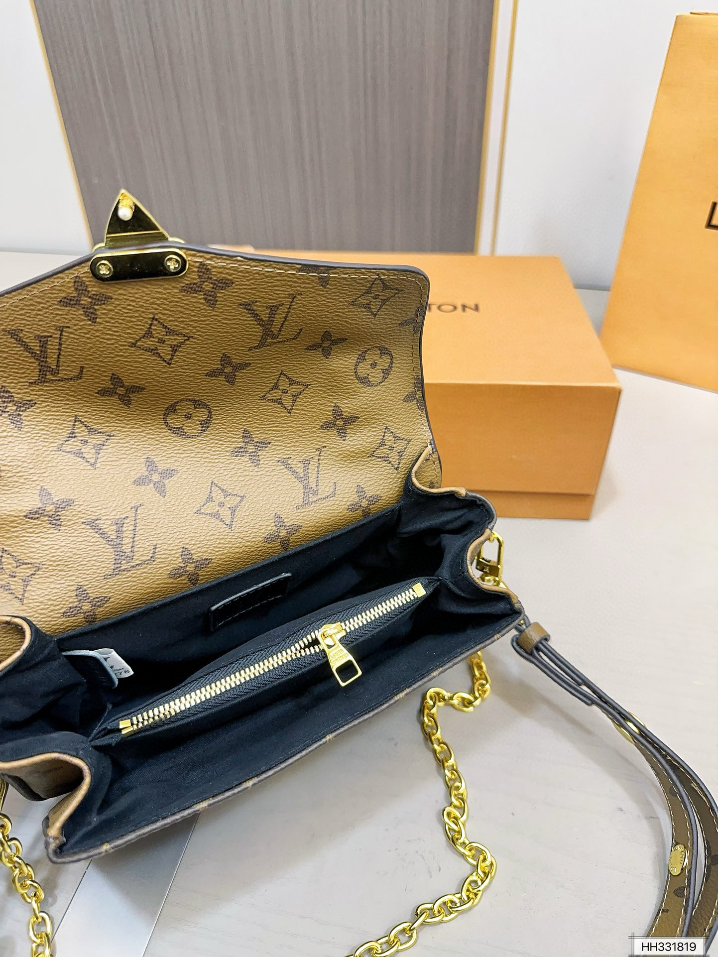 LV 49.34$   10193-T gallery