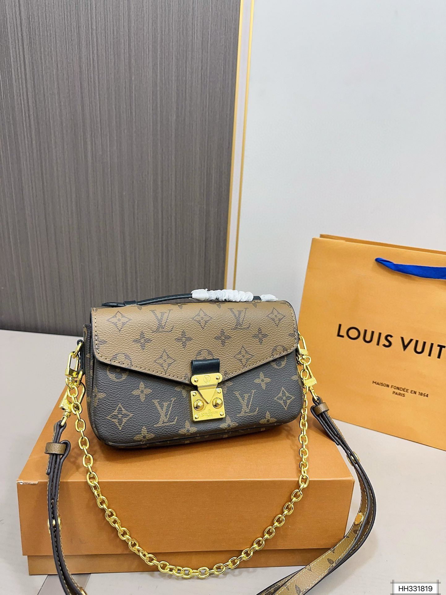 LV 49.34$   10193-T gallery