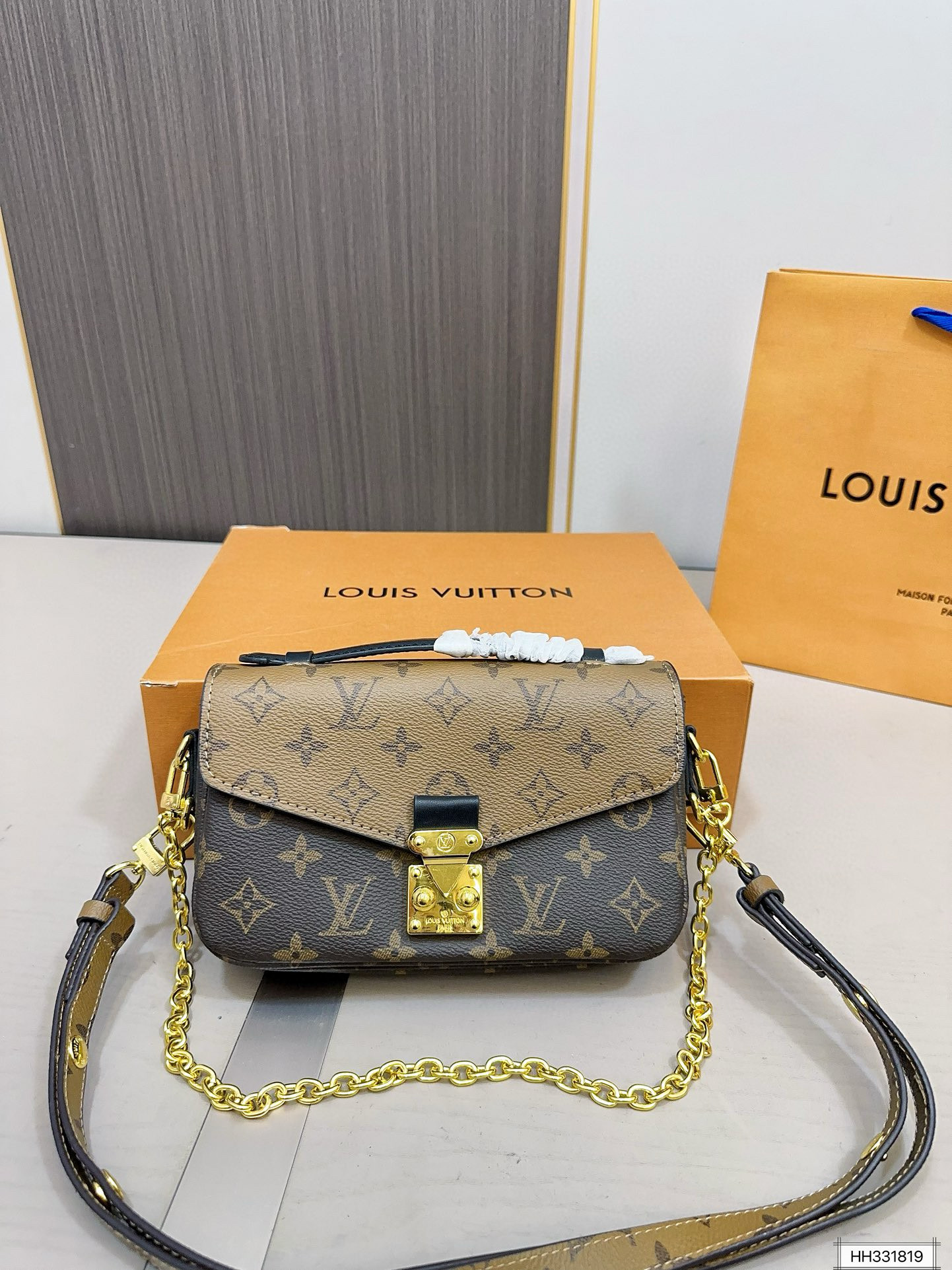 LV 49.34$   10193-T gallery