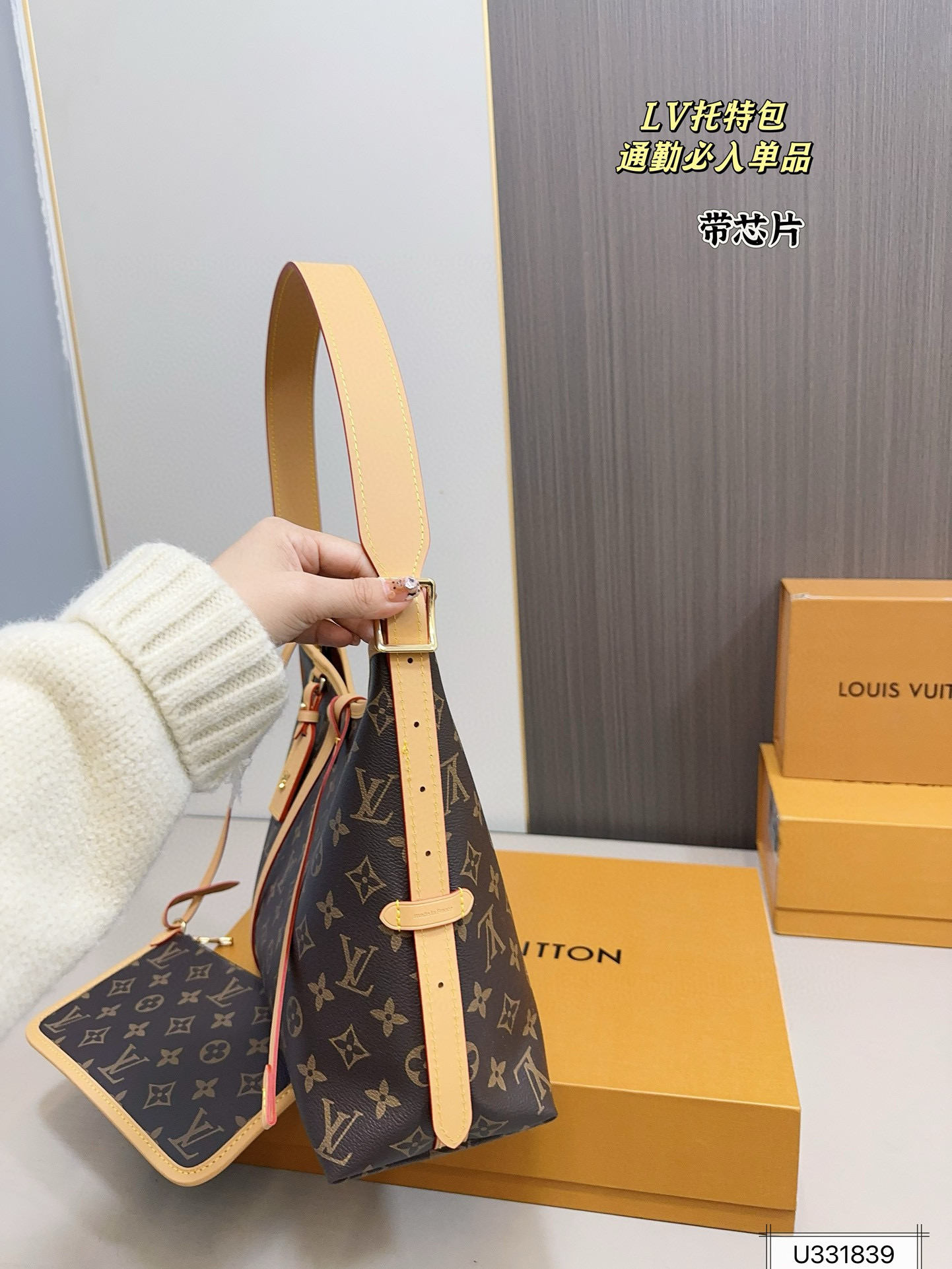 LV 56.87$     CODE 306-7260-R gallery