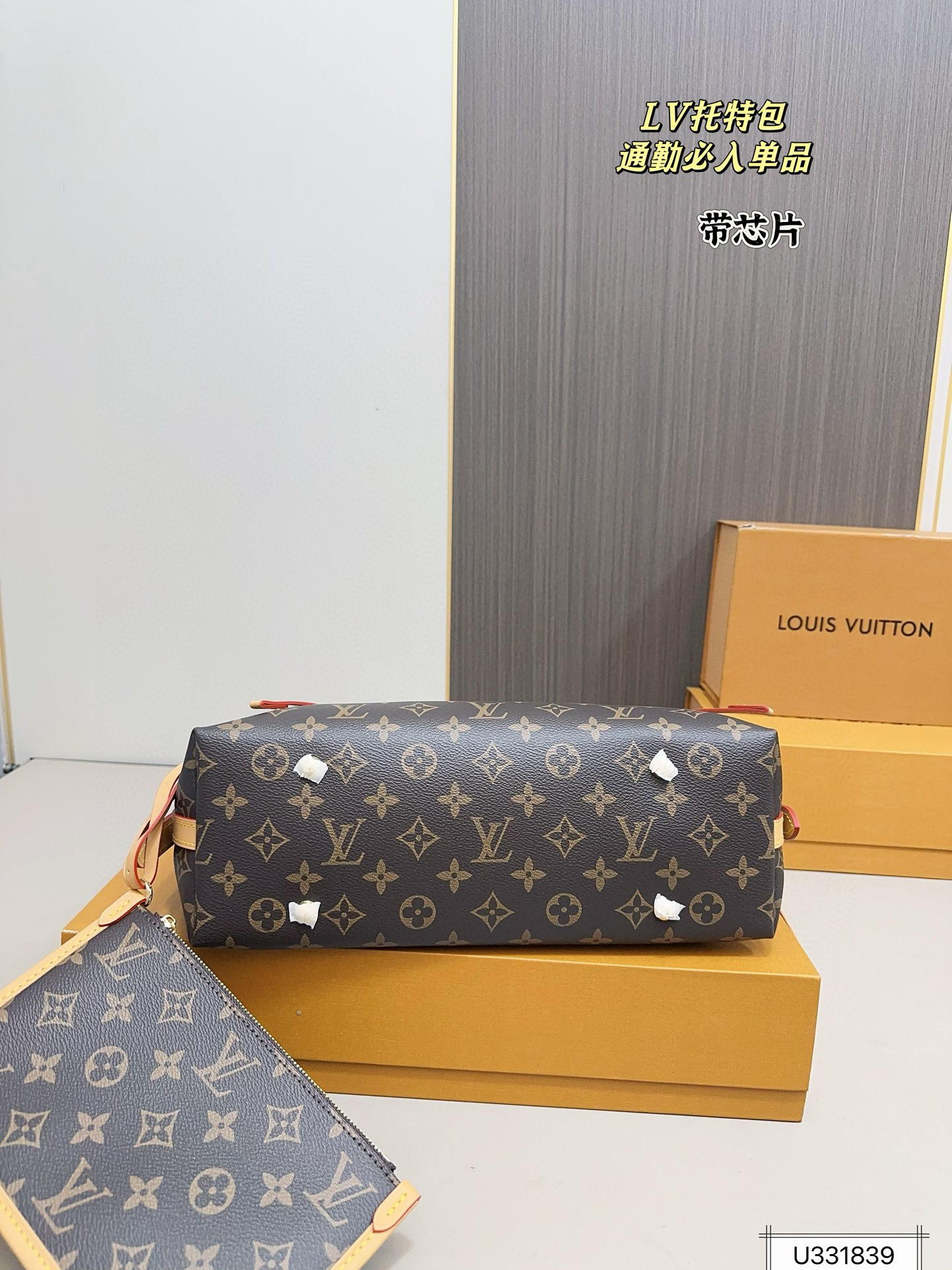 LV 56.87$     CODE 306-7260-R gallery