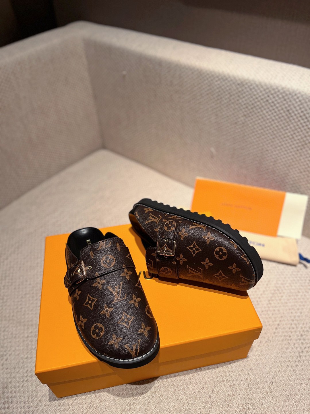 LV 69.99$  code 497-6311-R gallery