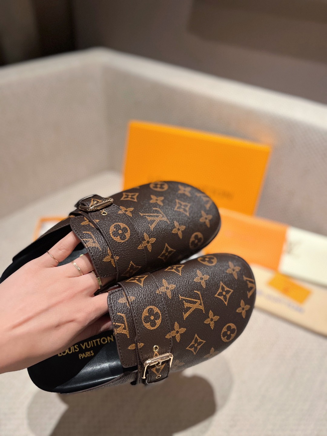 LV 69.99$  code 497-6311-R gallery