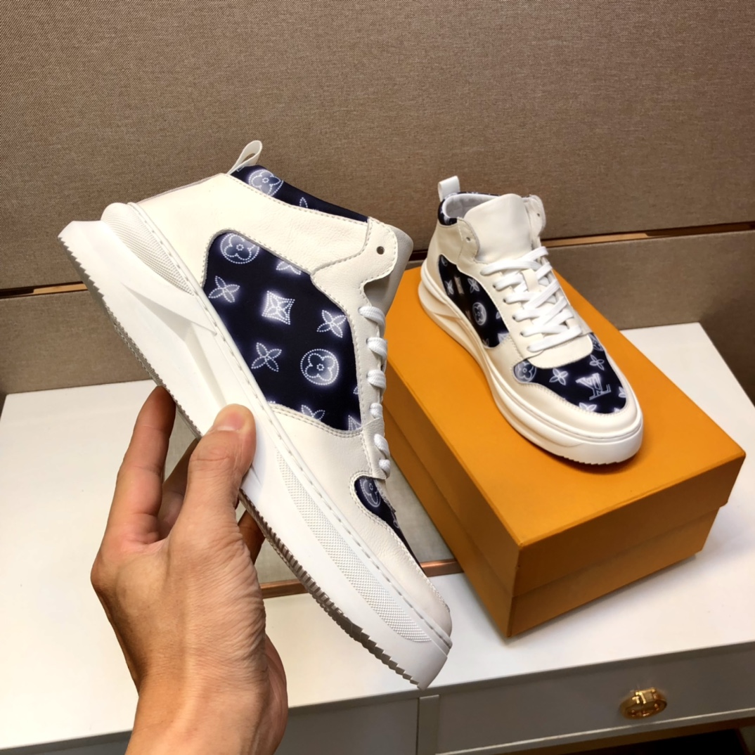 LV $100 gallery