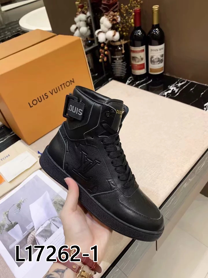 LV $100 gallery