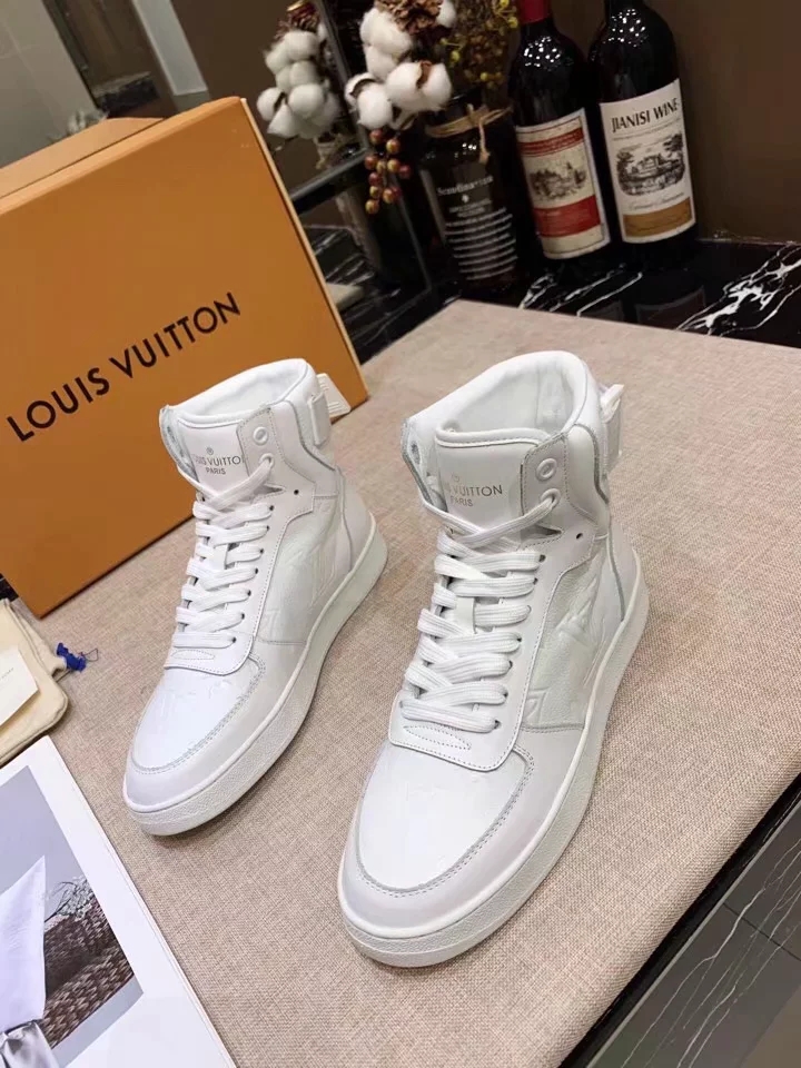 LV $100 gallery