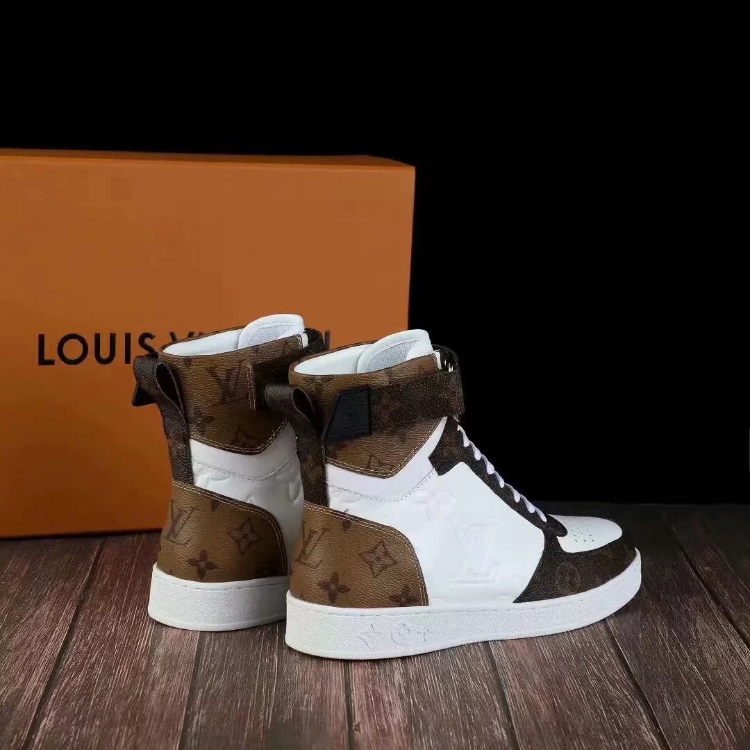 LV $100 gallery