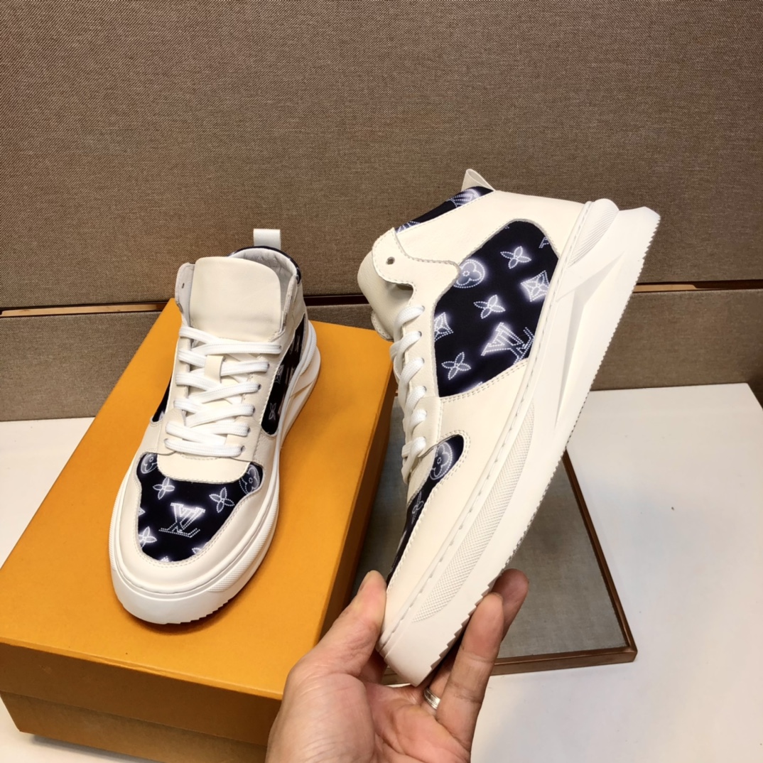 LV $100 gallery