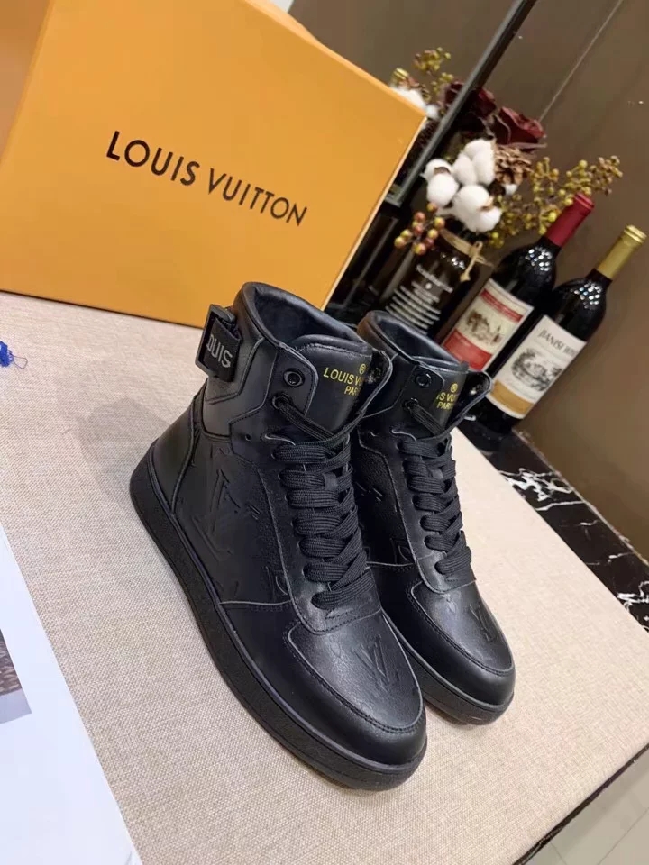 LV $100 gallery