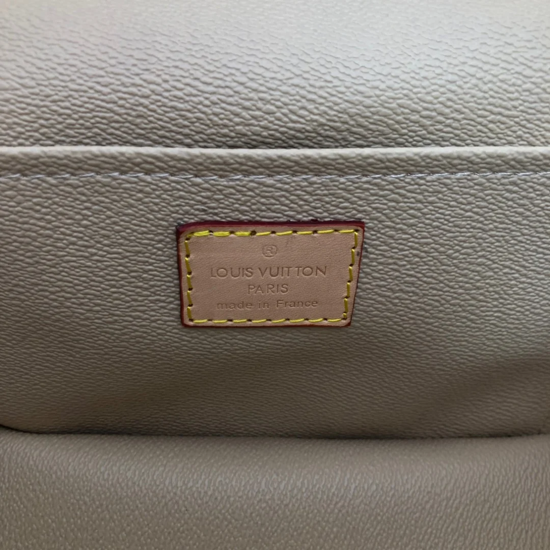 LV $100 gallery