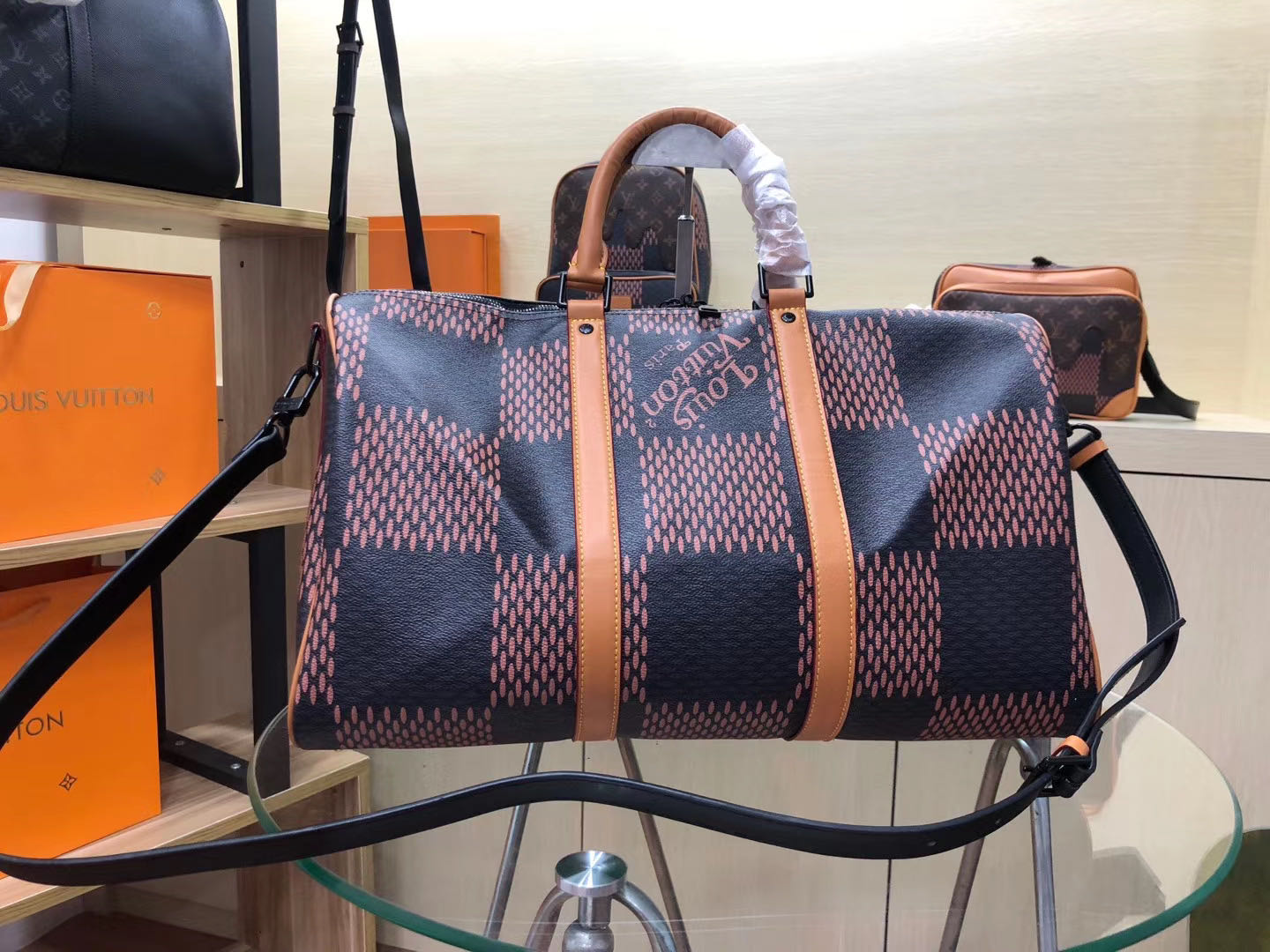 LV $100 gallery