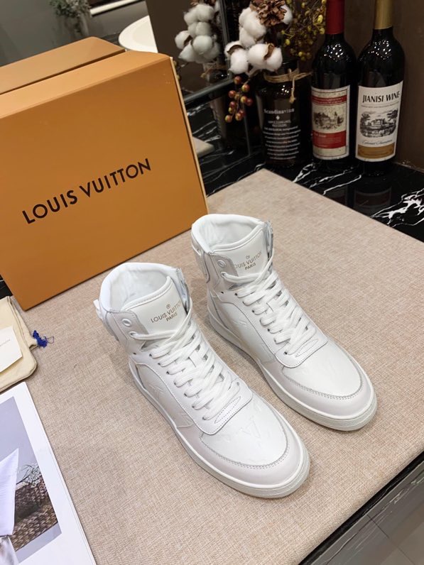 LV $100 gallery