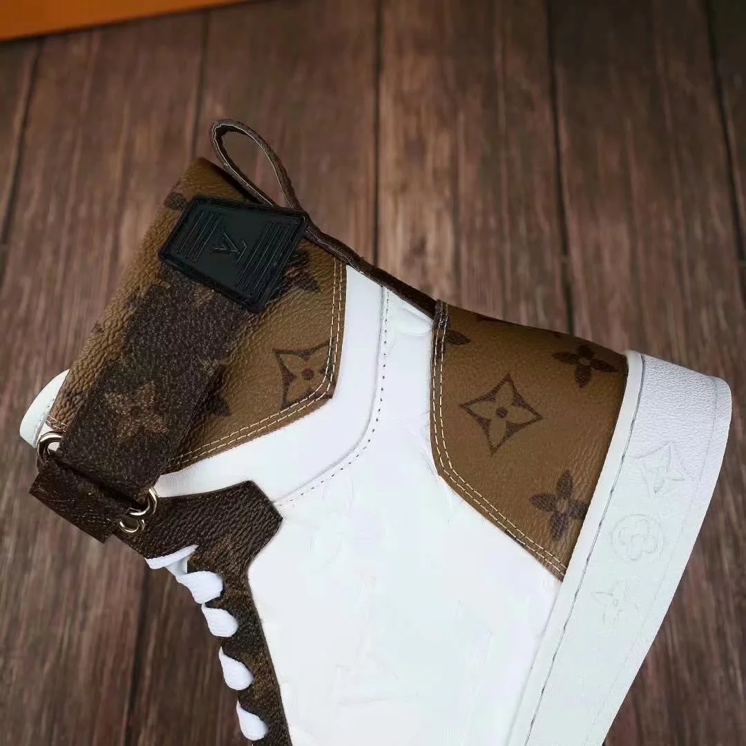 LV $100 gallery