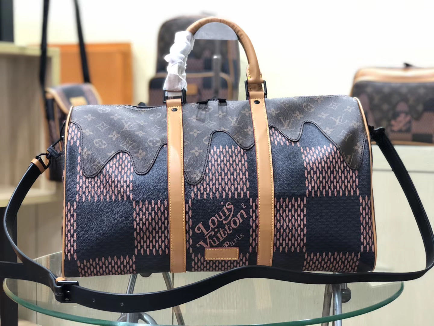 LV $100 gallery