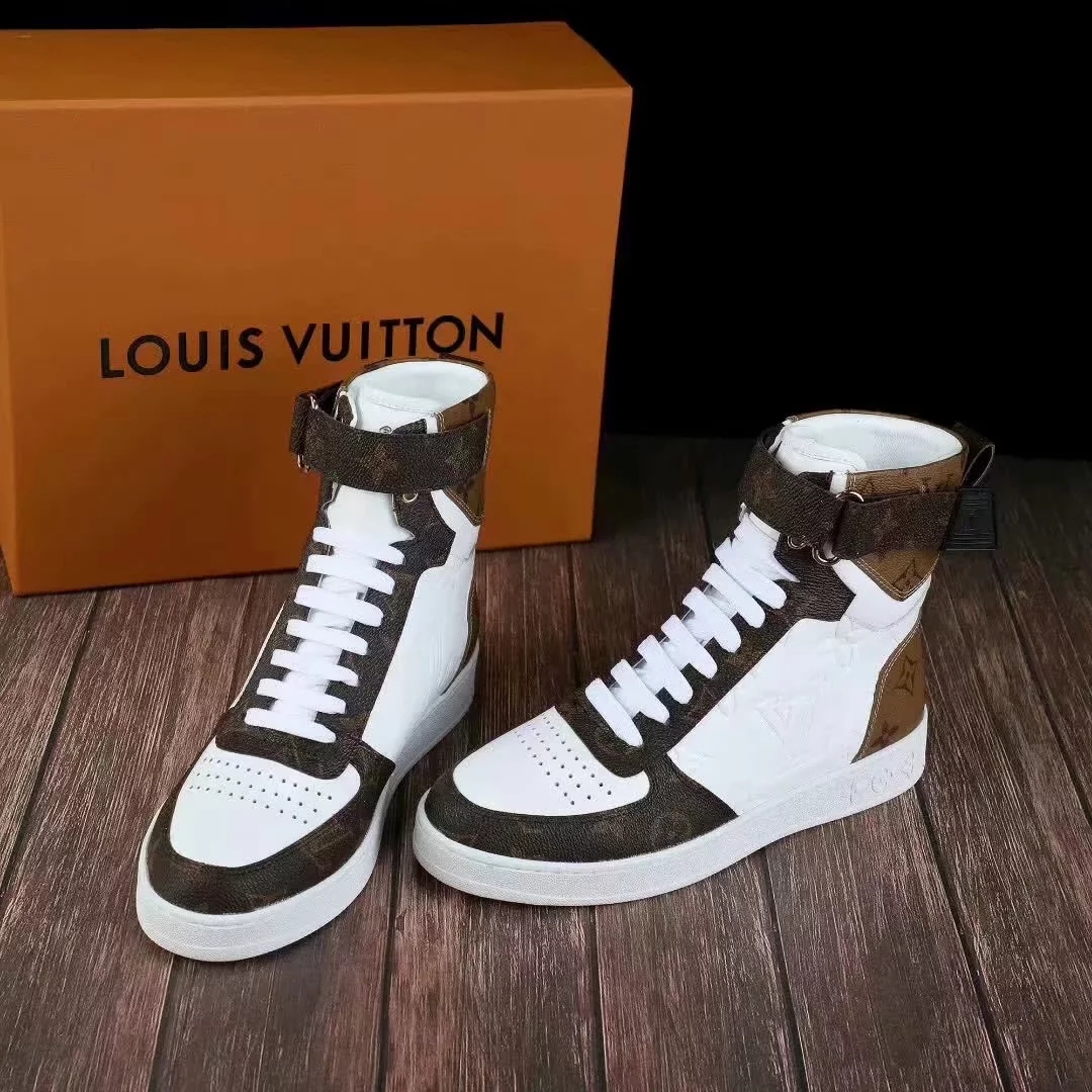 LV $100 gallery