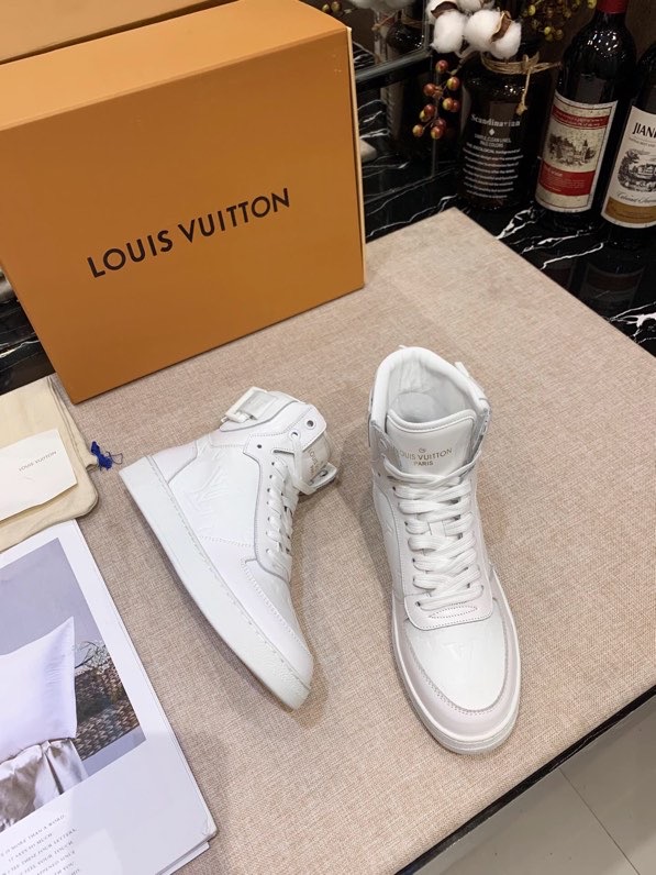 LV $100 gallery