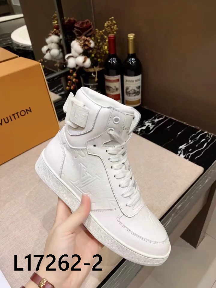 LV $100 gallery