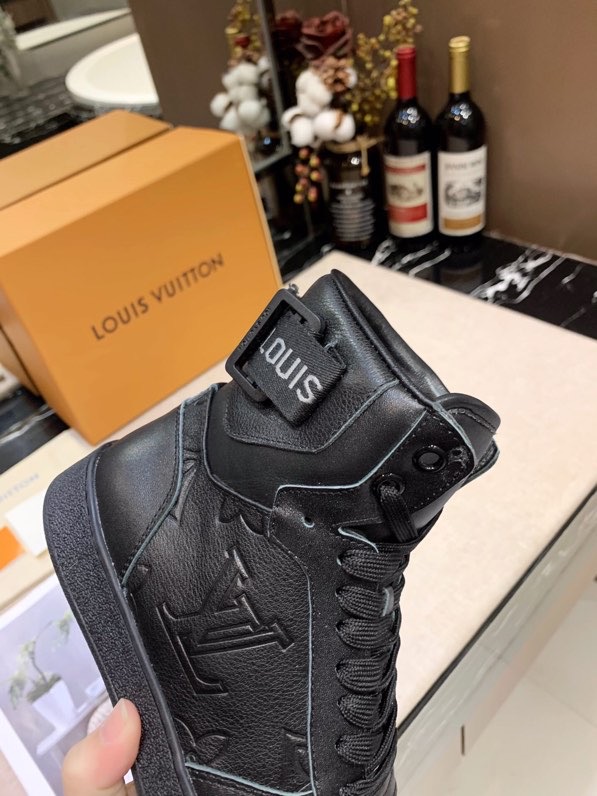 LV $100 gallery