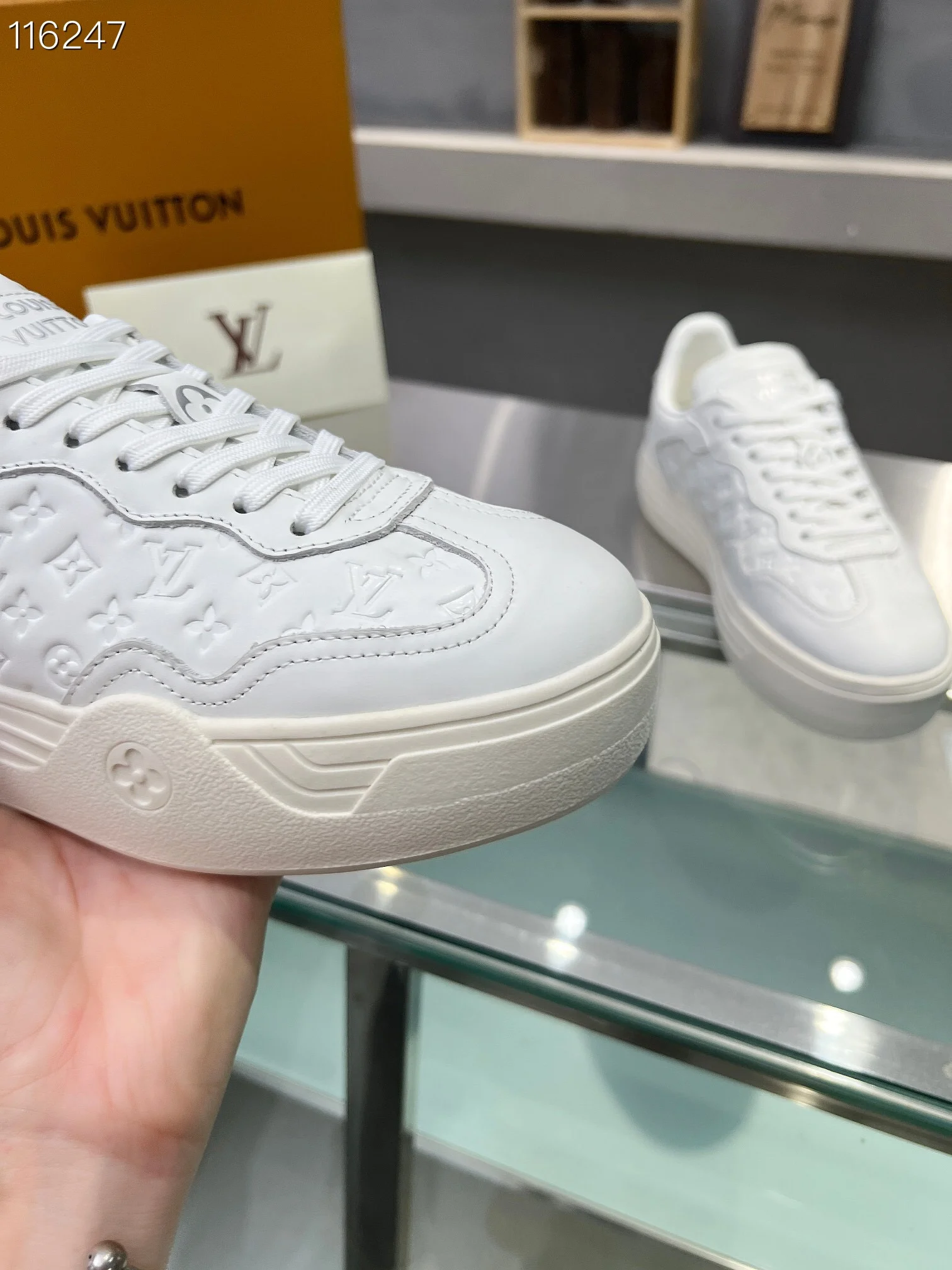 LV $101 gallery