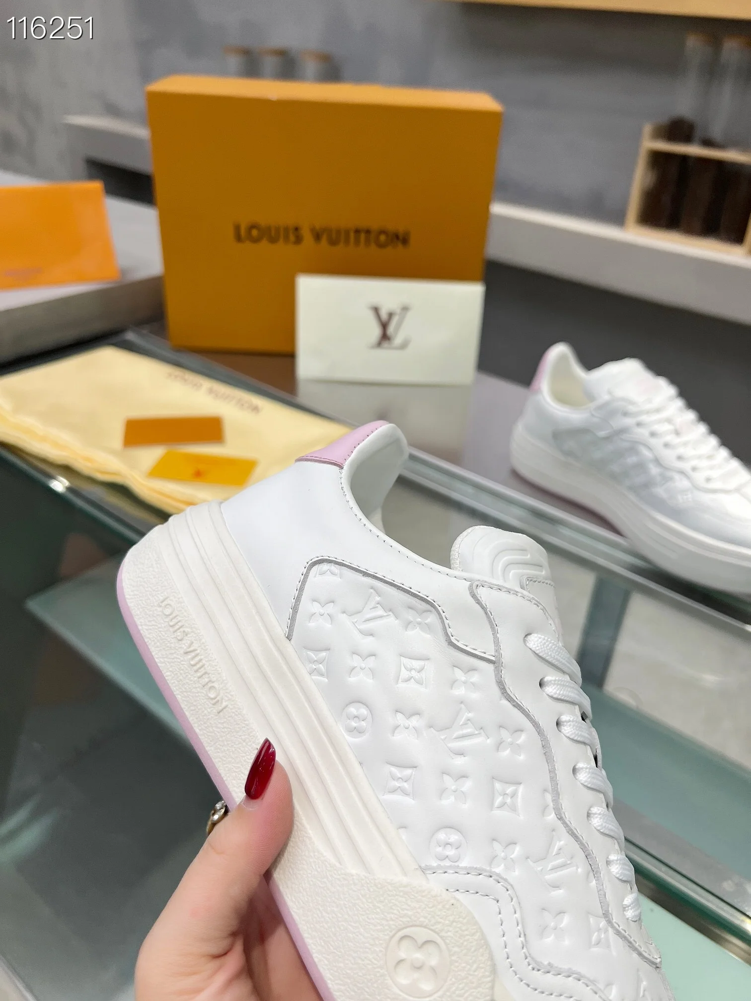 LV $101 gallery