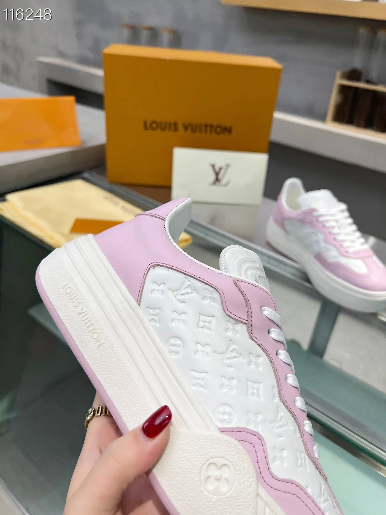 LV $101 gallery