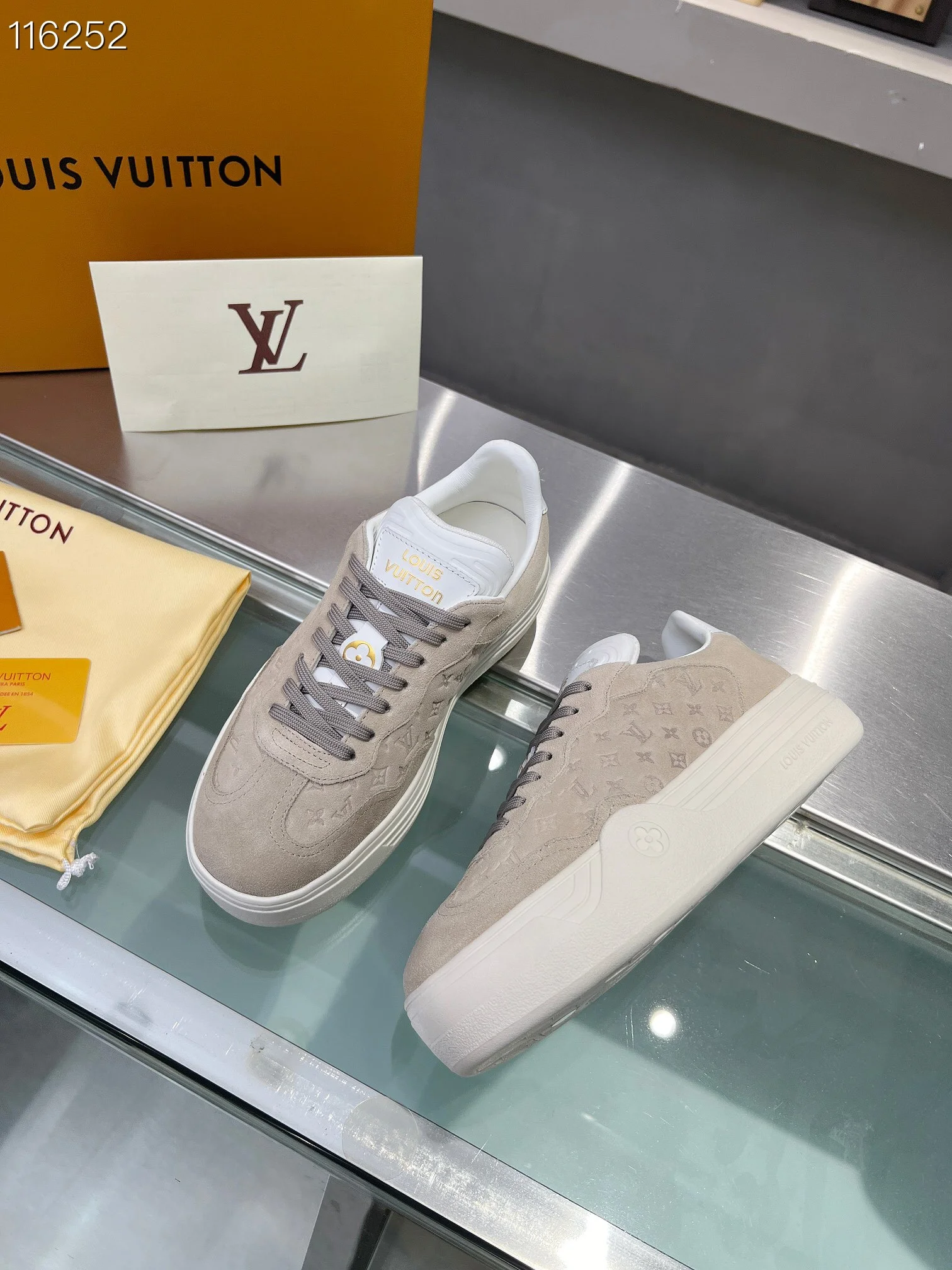 LV $101 gallery