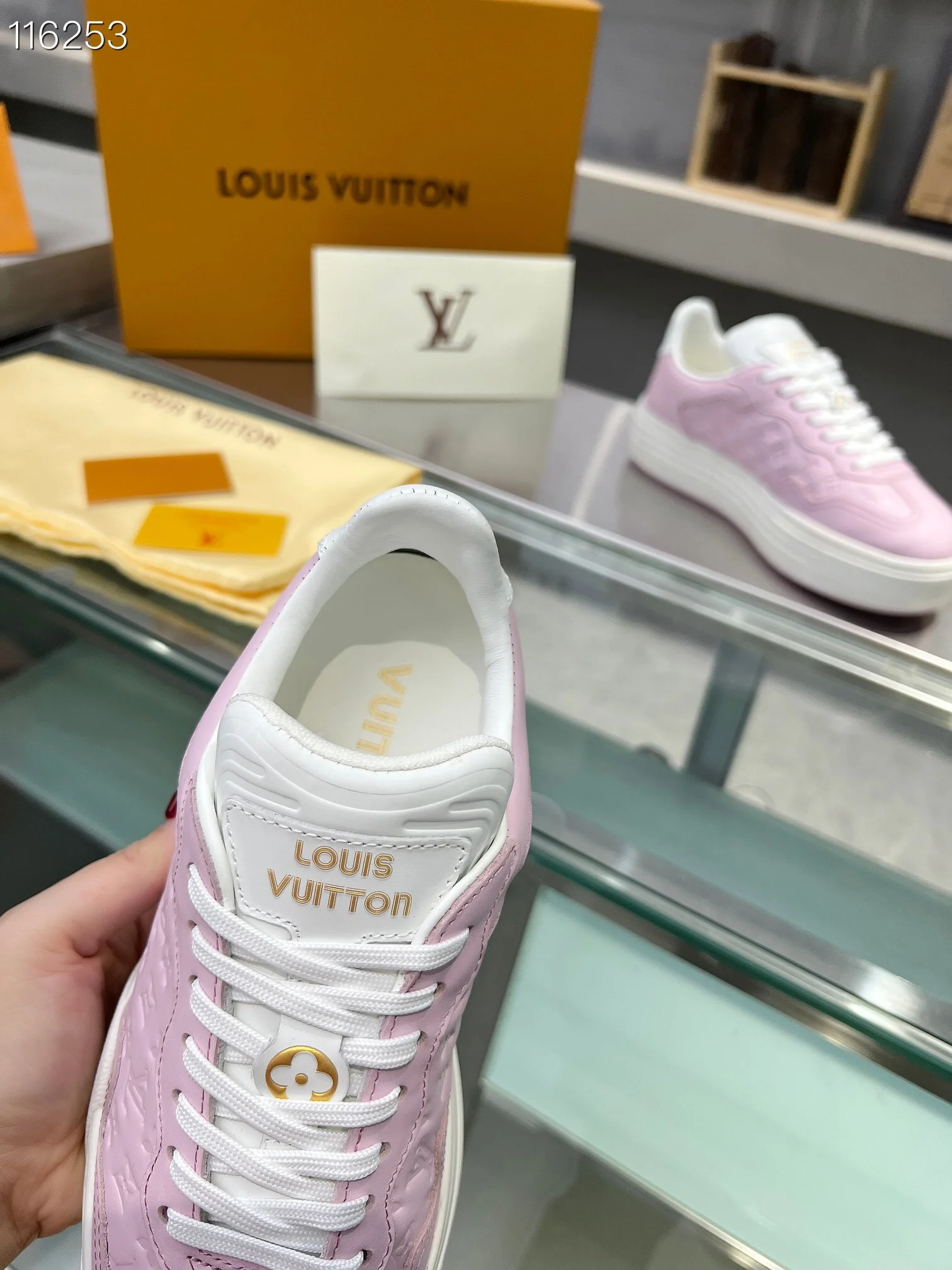 LV $101 gallery