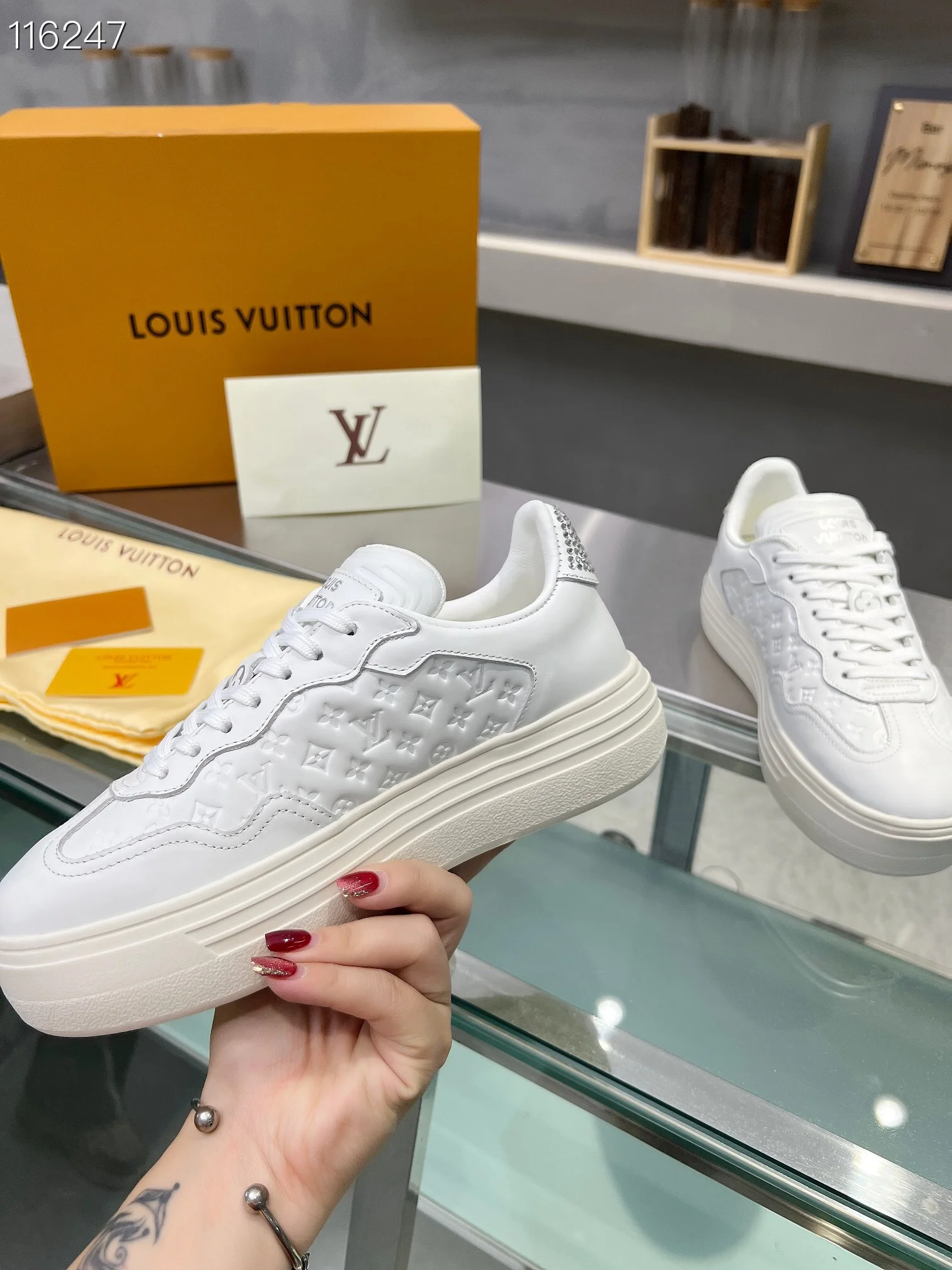 LV $101 gallery