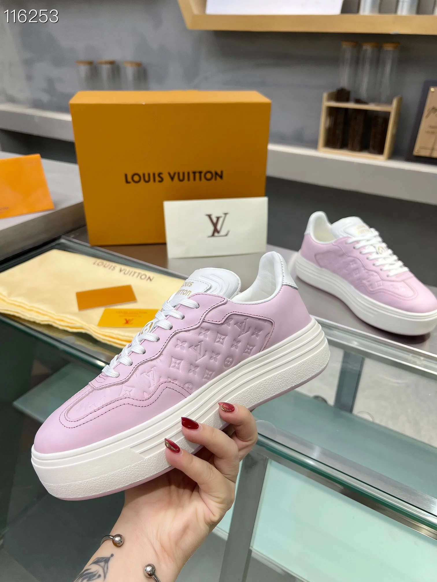 LV $101 gallery