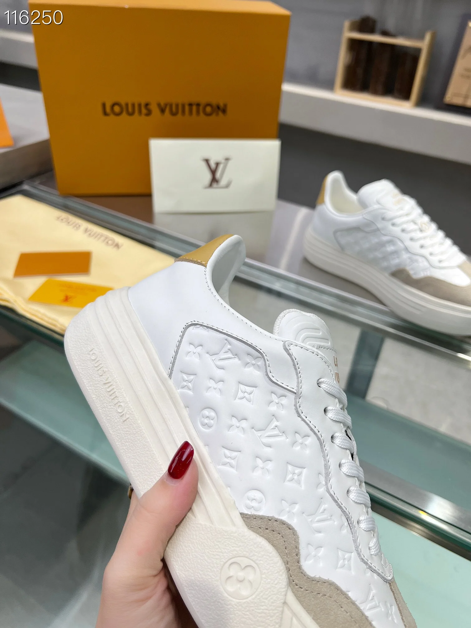 LV $101 gallery