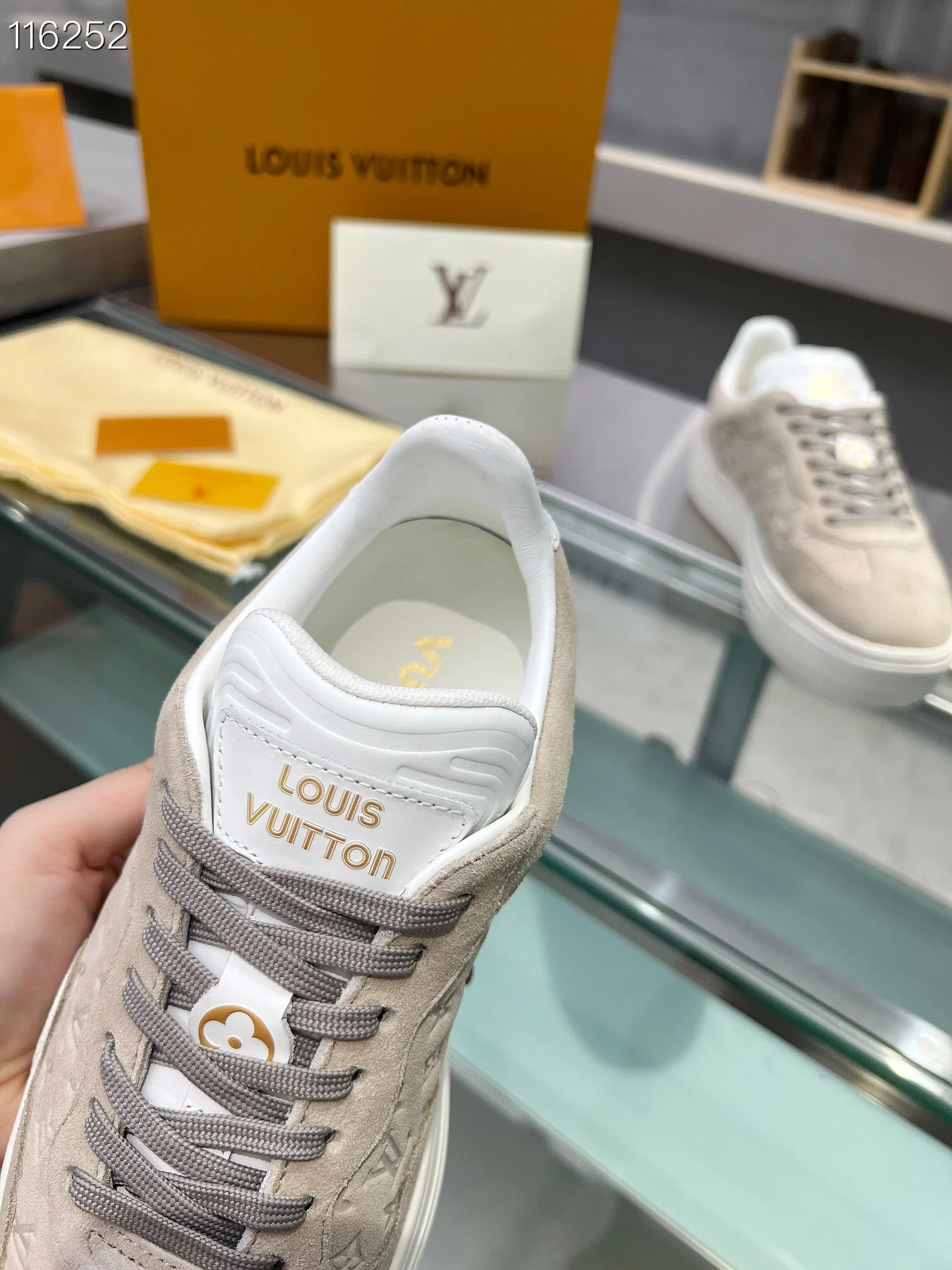 LV $101 gallery