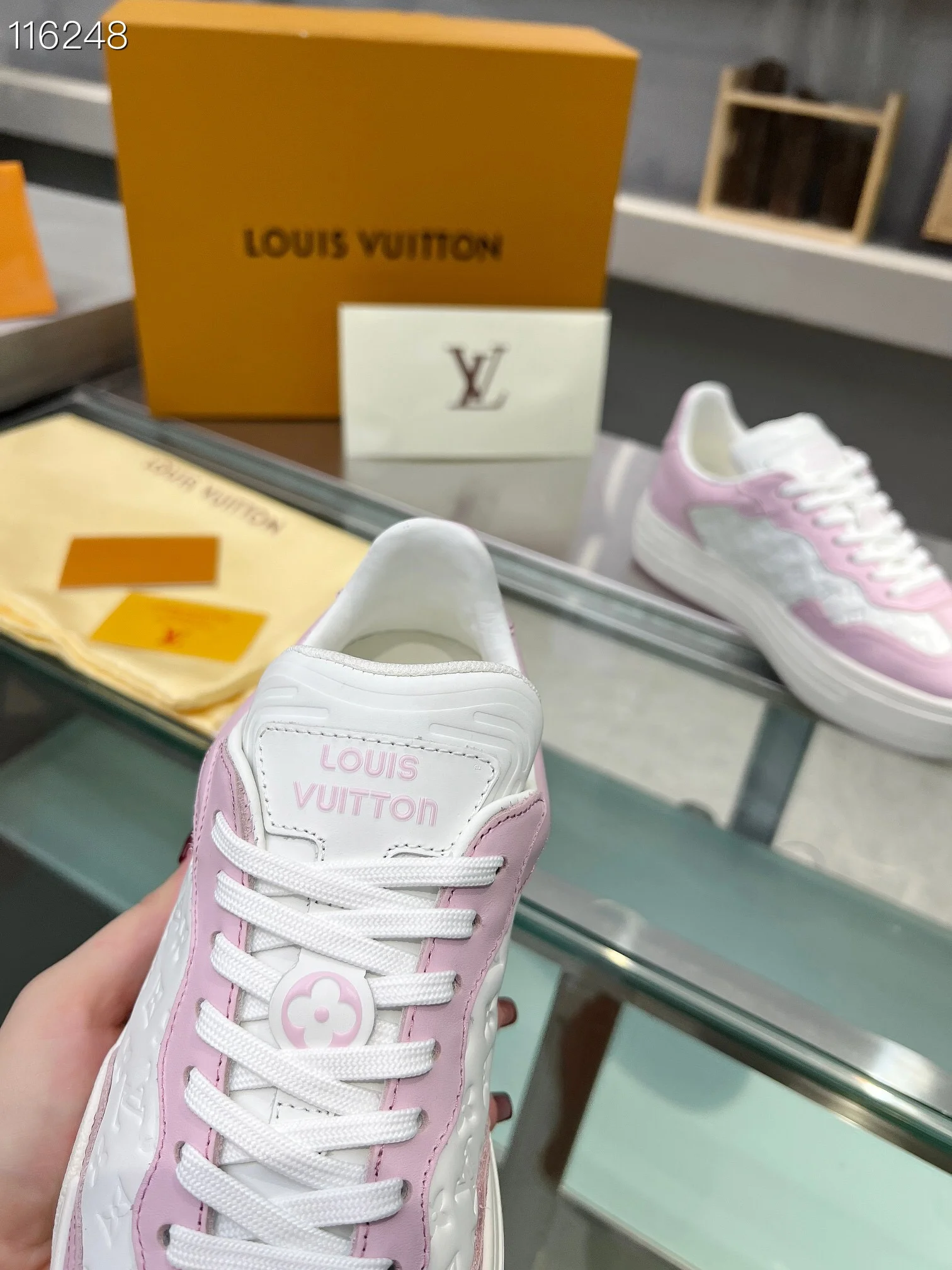 LV $101 gallery