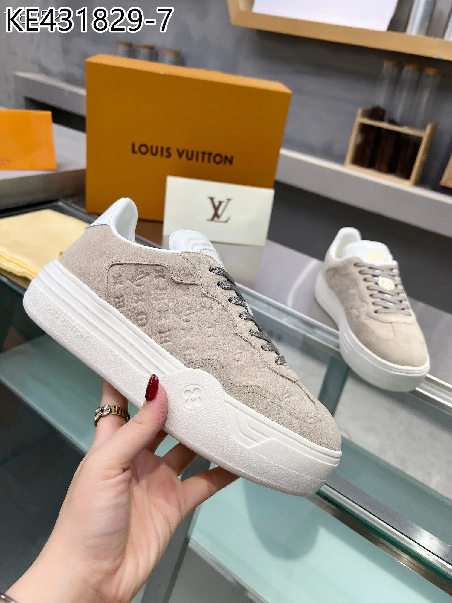 LV $101 gallery